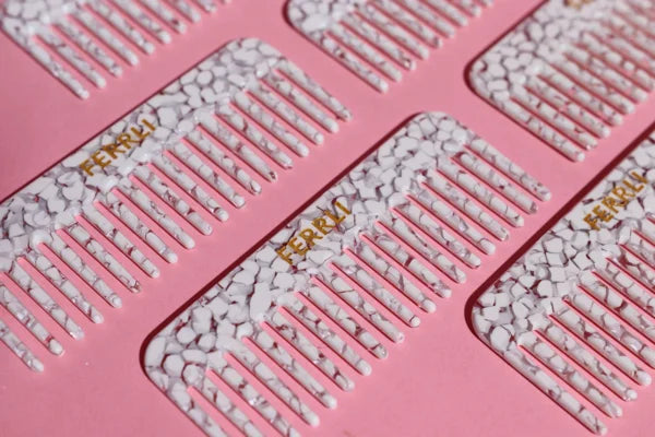 Ferrli brush me comb