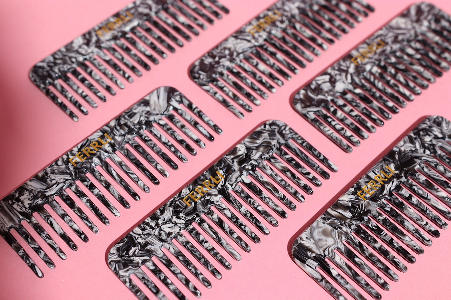 Ferrli brush me comb